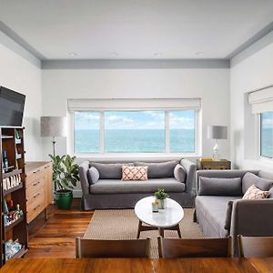 One-Bedroom Oceanfront Suite